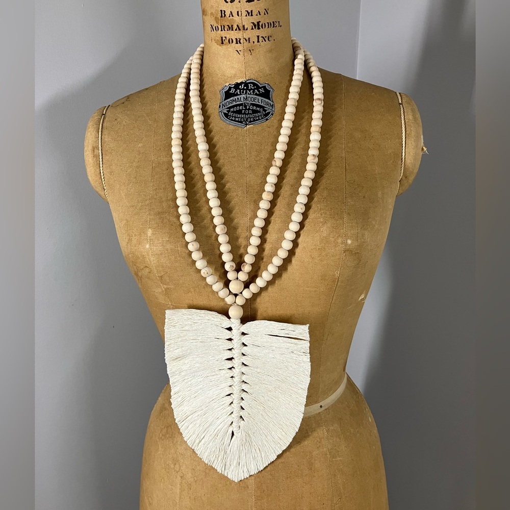 Elegant Cream Beaded Macrame Necklace